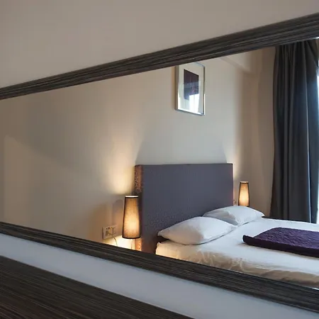 Hemingway 3* بوخارست